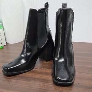 Raid Size 40 Black Faux Patent Leather Chunky Heeled Chelsea Boots